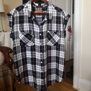 3/$20 Jachs Girlfriend plaid short sleeve top